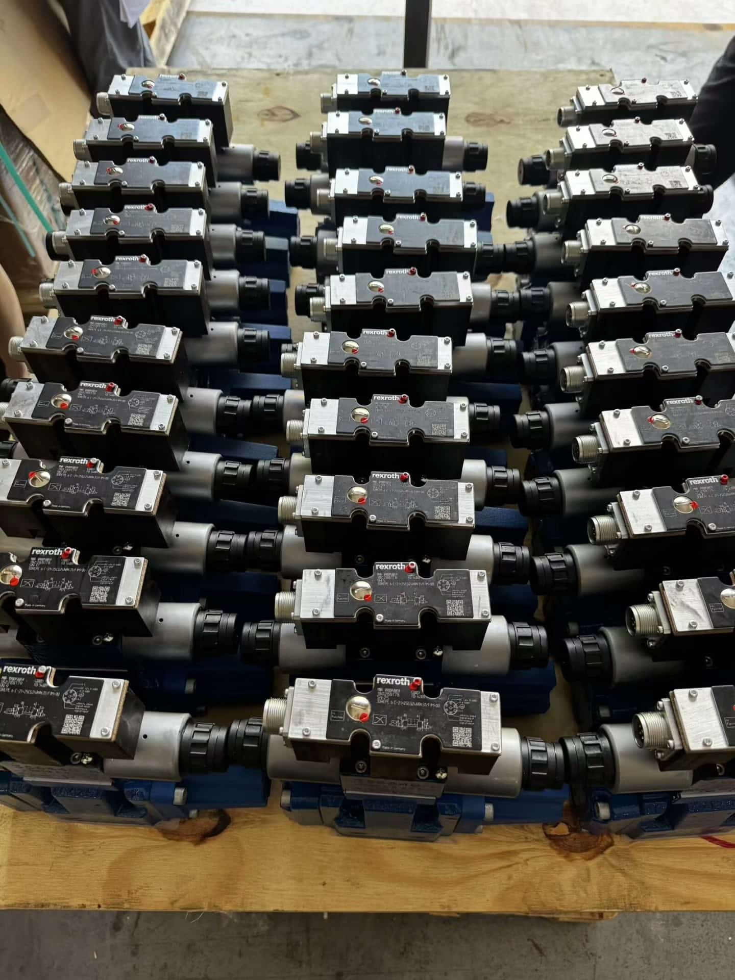 Tiomántán Servo Bunaidh Nua Bosch Rexroth Comhla comhréireach DBETX-1X/315G24-25NZ4M Servo Motor Shipping Fast