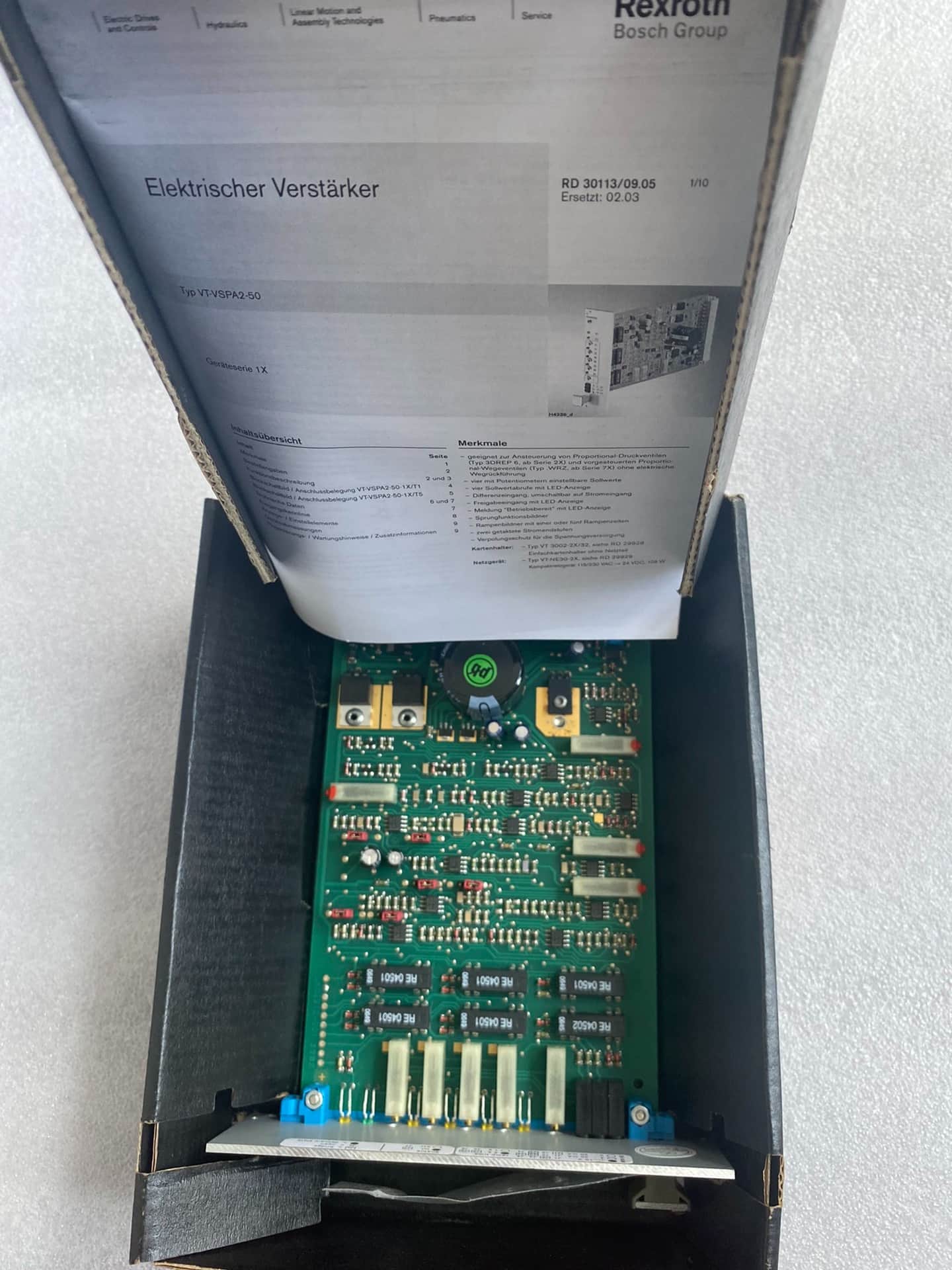 Tiomántán Servo Bunaidh Nua Bosch Rexroth Comhla comhréireach Aimplitheoir comhla comhréireach VT-VRPA1-100-1XV00 Servo Motor Shipping Fast