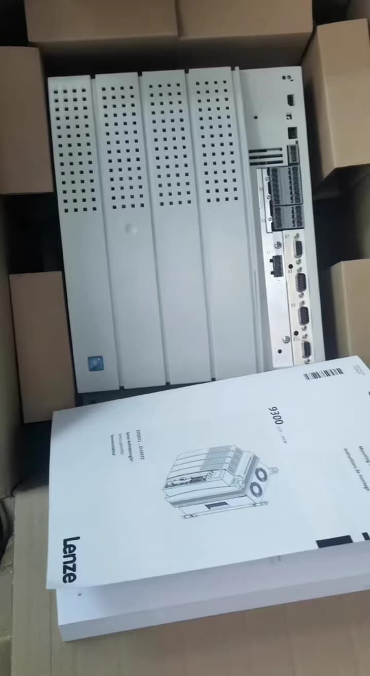 Fíor-Lenze Nua E82ZAFAC Modúl I/O Tionsclaíoch FedEx DHL Loingseoireacht Fast