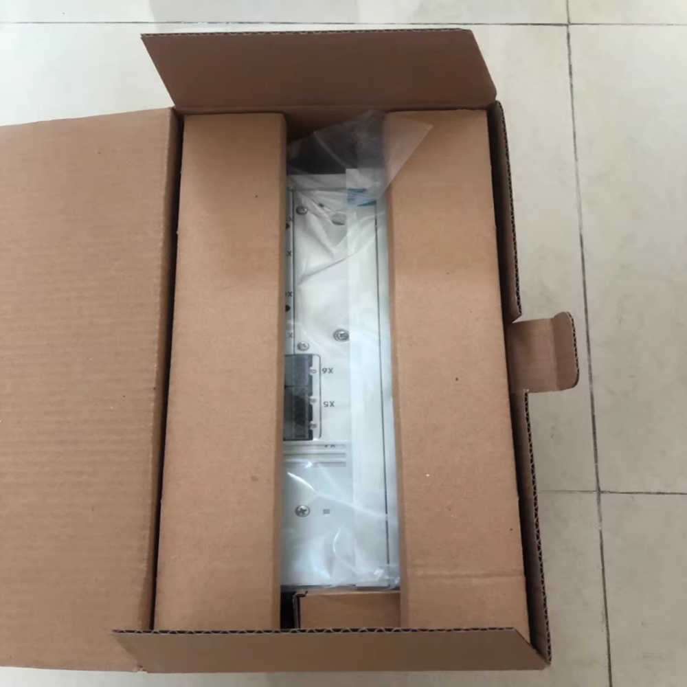 Fíor-Lenze Nua E82ZAFAC010 Modúl I/O Tionsclaíoch FedEx DHL Loingseoireacht Tapa