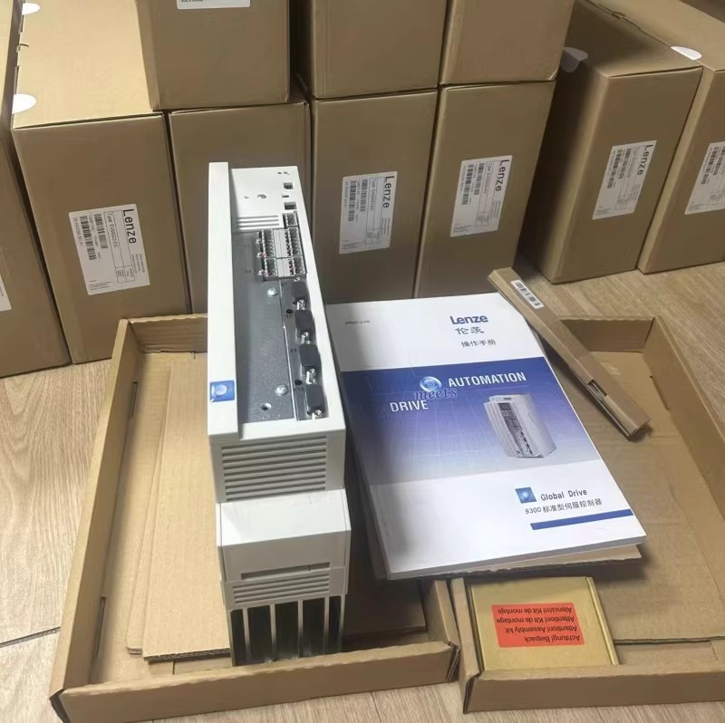 Fíor-Lenze Nua E94AMHE0074 Modúl I/O Tionsclaíoch FedEx DHL Loingseoireacht Tapa
