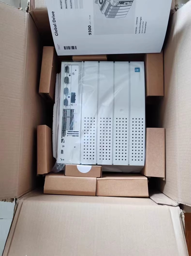 Fíor-Lenze Nua E94AMSHE0094 Modúl I/O Tionsclaíoch FedEx DHL Loingseoireacht Tapa