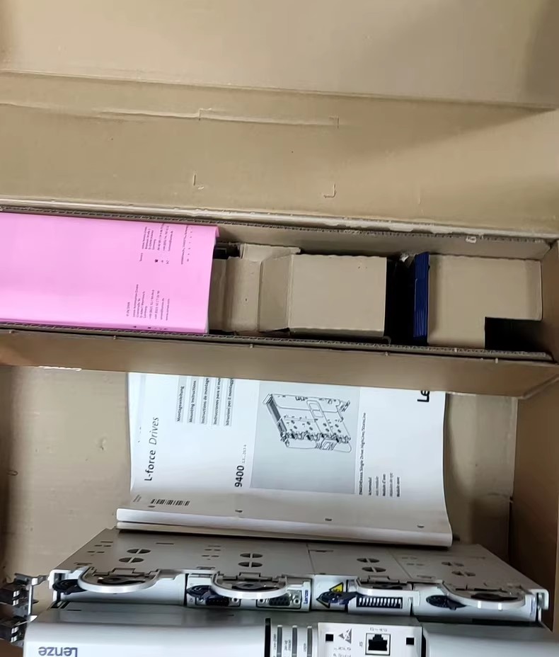 Fíor-Lenze Nua E94ASHE0044 Modúl I/O Tionsclaíoch FedEx DHL Loingseoireacht Tapa
