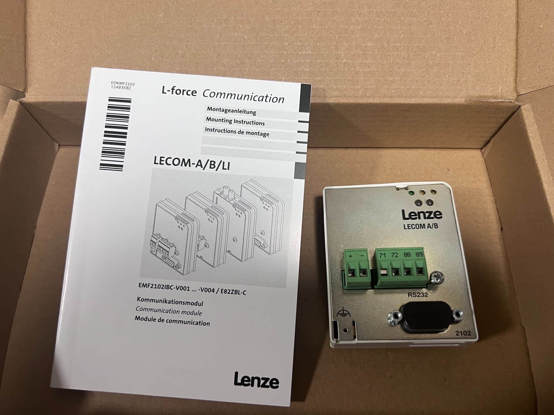 Fíor-lionsa Nua EMF2102IBCV002 Modúl I/O Tionsclaíoch FedEx DHL Loingseoireacht Tapa