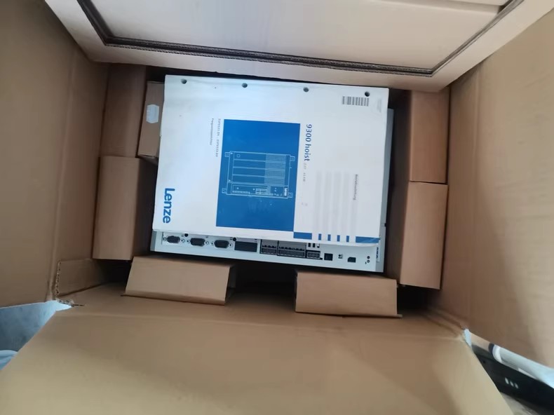 Fíor-Lenze Nua EVS9329-EV Modúl I/O Tionsclaíoch FedEx DHL Loingseoireacht tapa