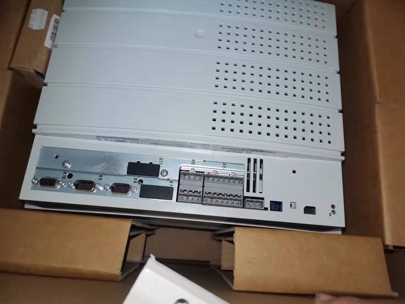 Fíor-Lenze Nua I5DBE240F10V10000S Modúl I/O Tionsclaíoch FedEx DHL Loingseoireacht Tapa